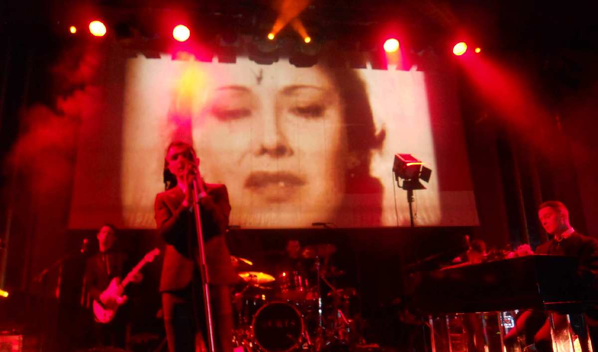 HURTS BARCELONA 12-2-2011