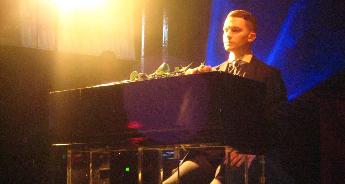 HURTS BARCELONA 12-2-2011