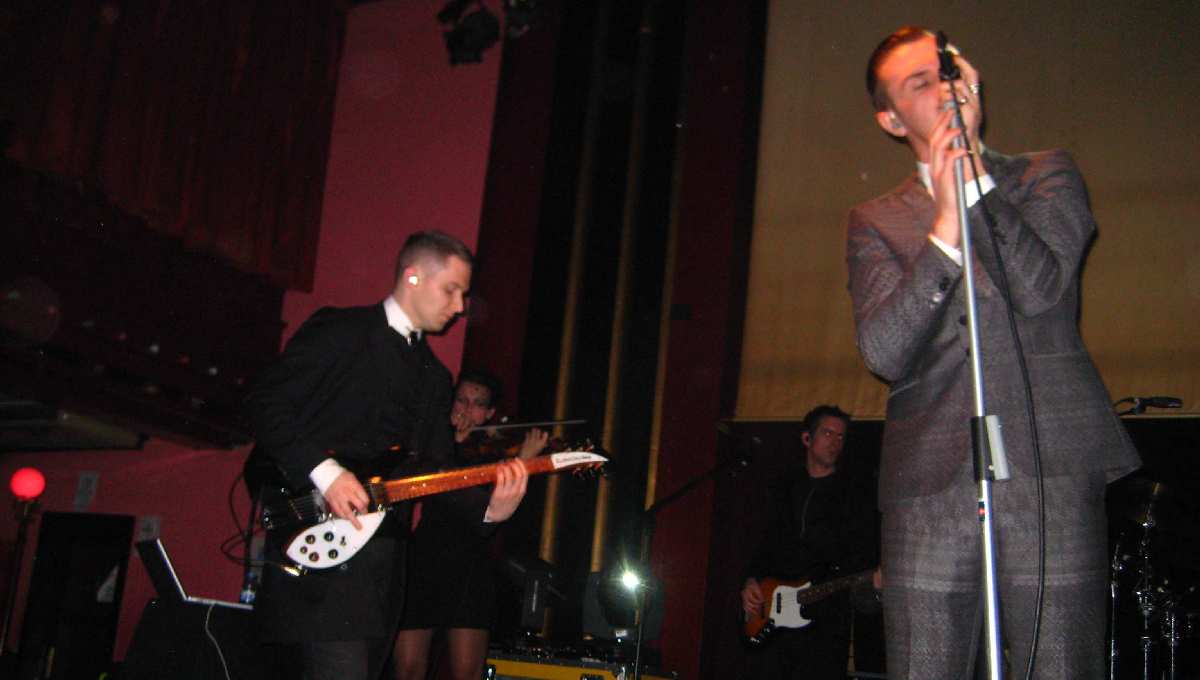 HURTS BARCELONA 12-2-2011