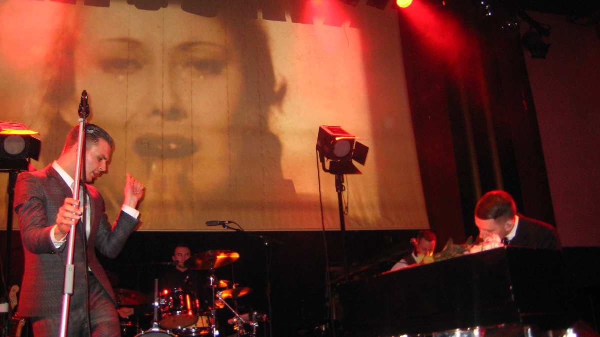 HURTS BARCELONA 12-2-2011