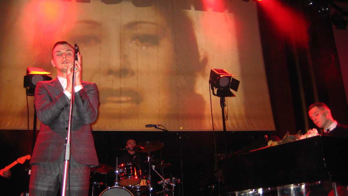 HURTS BARCELONA 12-2-2011