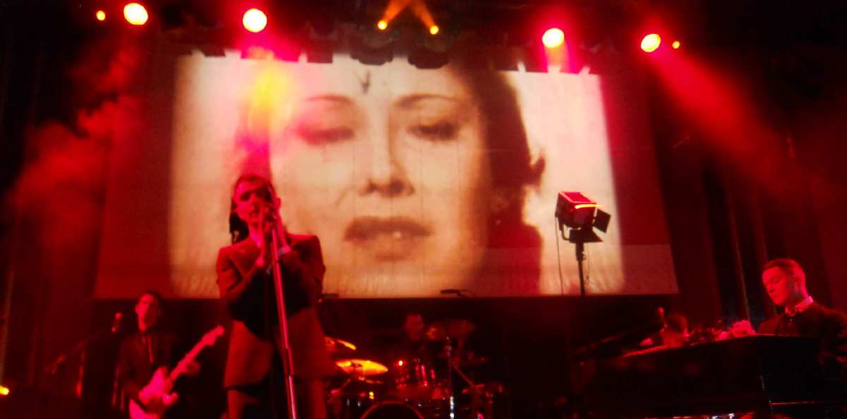 HURTS BARCELONA 12-2-2011